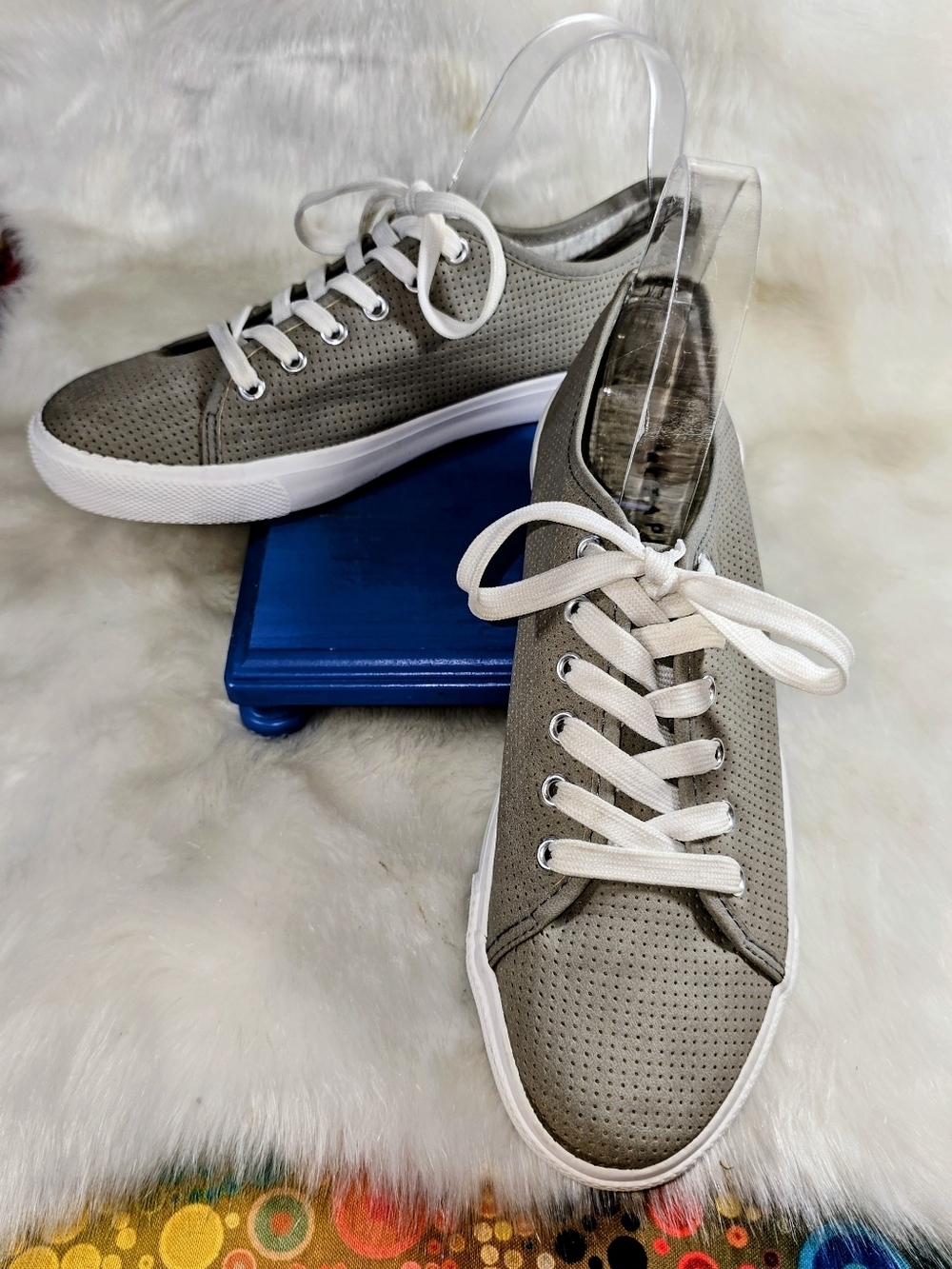 Metaphor Persia Womens Casual Gray & White Perforated Lace-Up Sneakers